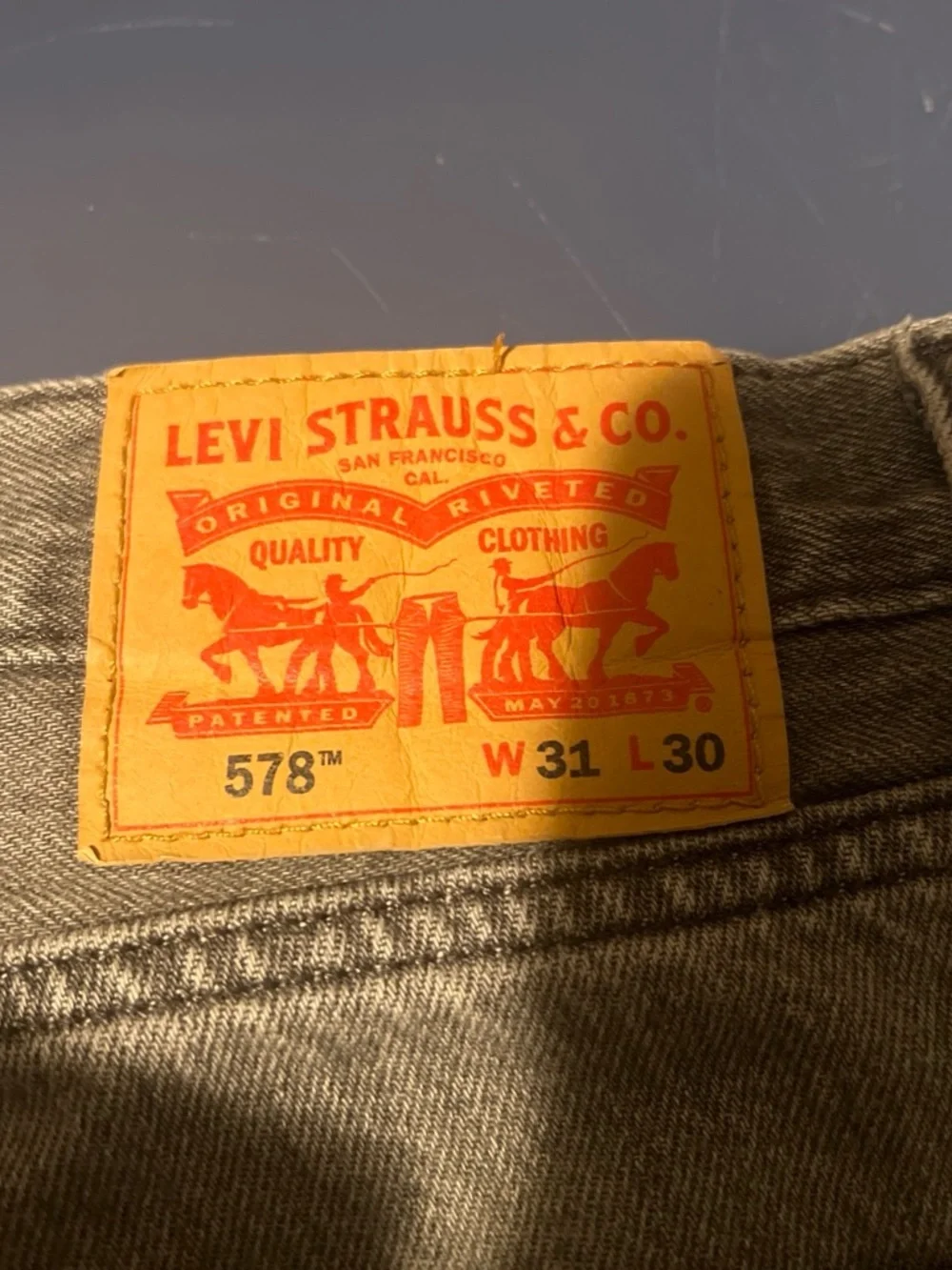 Levis slim straight